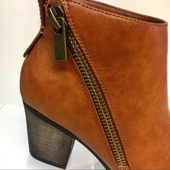 NWT Zipper Detail Ankle Boot with Mid Heel - Picture 7 of 7